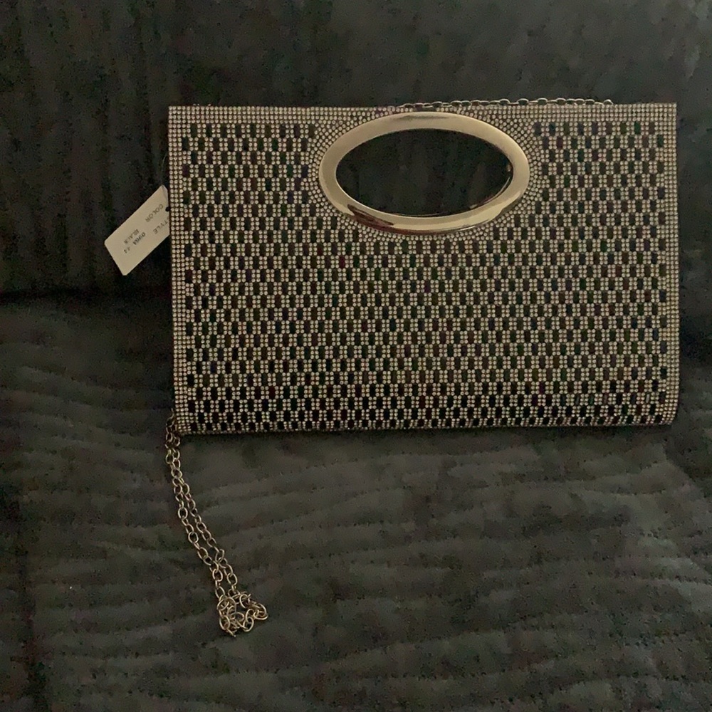 Clutch - Picture 3 of 3